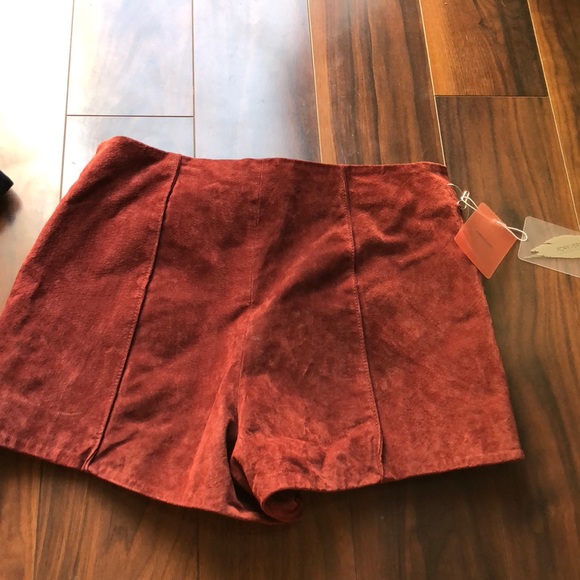Suede Maroon shorts - Picture 2 of 3